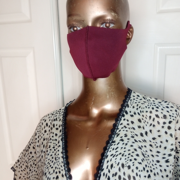 Unisex maroon face mask - Picture 1 of 2